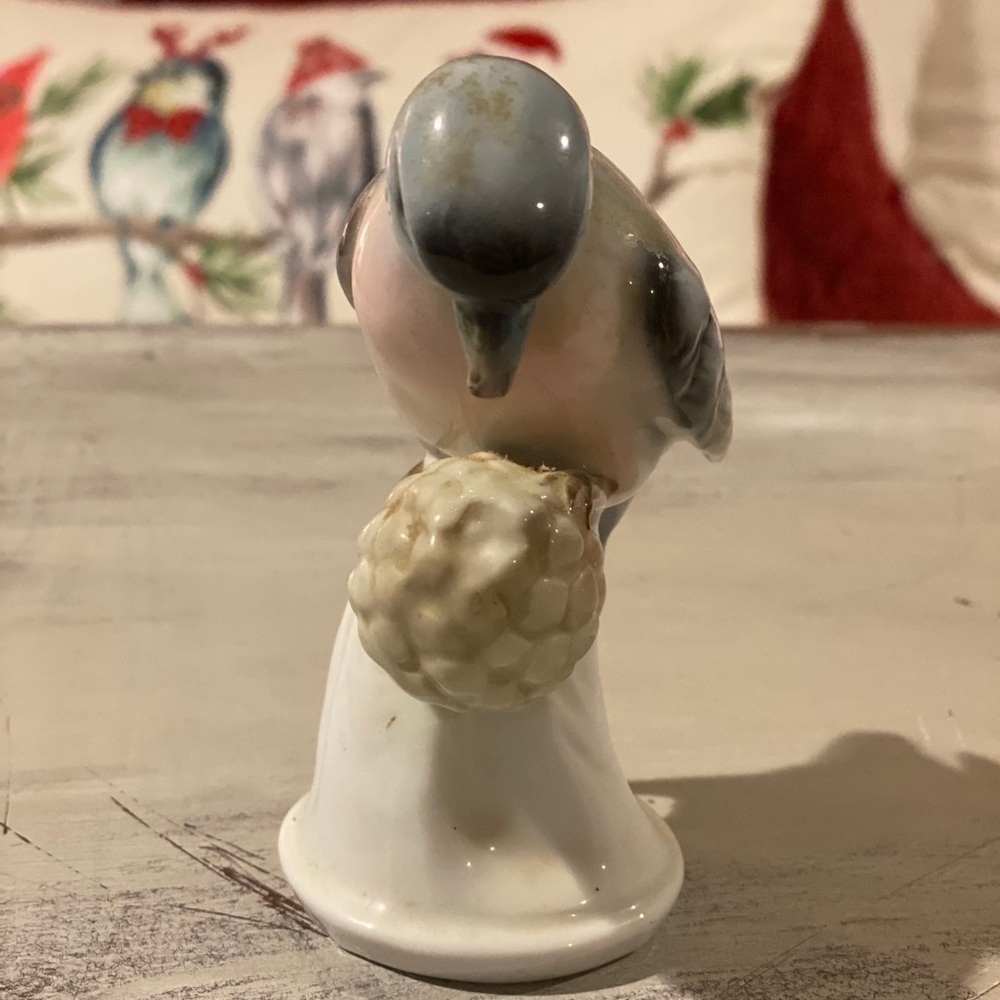 Gerald Porzellan Barvaria Figurine Crossbill Berry​​​​​​​​​ - Picture 2 of 8